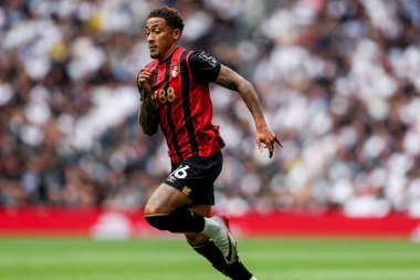 AFC Bournemouth takımından Marcus Tavernier, 30 Ağustos 2025 'te Tottenham Hotspur' a karşı Bournemouth Premier Lig karşılaşmasında Londra 'daki Tottenham Hotspur Stadyumu' nda maç yapıyor.