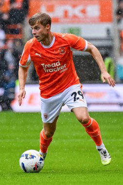 Blackpool takımından Emil Hansson, Blackpool Ligi 1 maçında Blackpool Bolton Wanderers 'a karşı, Bloomfield Road, Blackpool, İngiltere, 30 Ağustos 2025