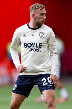 West Ham United takımından Jarrod Bowen, İngiltere 'nin Nottingham City Ground kentinde oynanan Premier League maçından önce ısınıyor.
