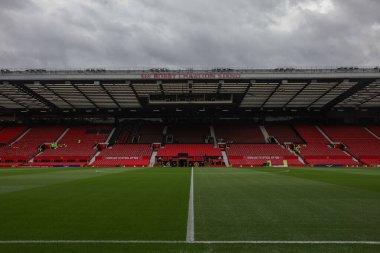 30 Ağustos 2025 'te Manchester United' ın Old Trafford, Manchester 'da Burnley' e karşı oynadığı Premier League maçı sırasında Rüya Tiyatrosu 'nun üzerinde kasvetli bir hava vardı.