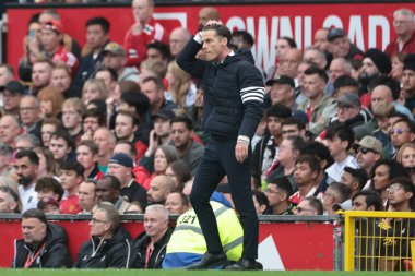 Burnley takımının teknik direktörü 30 Ağustos 2025 'te Old Trafford, Manchester, İngiltere' de oynanan Manchester United-Burnley maçında tepki gösterdi.