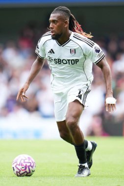 Premier Lig karşılaşmasında Fulham 'dan Alex Iwobi topa vuruyor Chelsea Fulham' a karşı Stamford Bridge, Londra, 30 Ağustos 2025