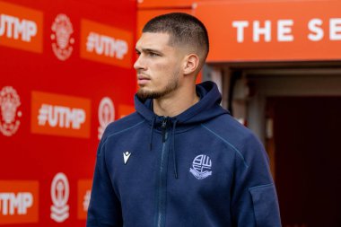 Bolton Wanderers takımından Xavier Simons, 30 Ağustos 2025 'te Bloomfield Road, Blackpool' da oynanan Blackpool-Bolton Wanderers maçından önce sahaya çıktı.