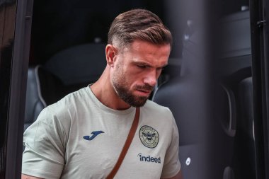 Brentford 'dan Jordan Henderson, 30 Ağustos 2025' te İngiltere 'nin Sunderland-Brentford Stadyumu' nda oynanan Premier League maçı sırasında geldi.