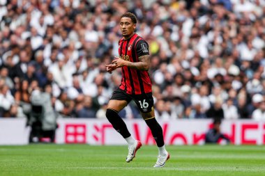AFC Bournemouth takımından Marcus Tavernier, 30 Ağustos 2025 'te Tottenham Hotspur' a karşı Bournemouth Premier Lig karşılaşmasında Londra 'daki Tottenham Hotspur Stadyumu' nda maç yapıyor.