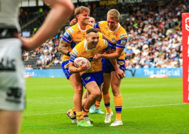 Leeds Rhinos takımından Jake Connor, 30 Ağustos 2025 'te MKM Stadyumu' nda oynanan 24. Betfred Süper Lig karşılaşmasında Hull FC - Leeds Rhinos karşılaşmasını kutluyor.