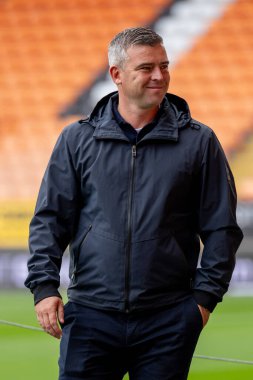 Steven Schumacher, Bolton Wanderers 'ın baş antrenörü, 30 Ağustos 2025' te Bloomfield Road, Blackpool 'da oynanan Blackpool-Bolton Wanderers maçında
