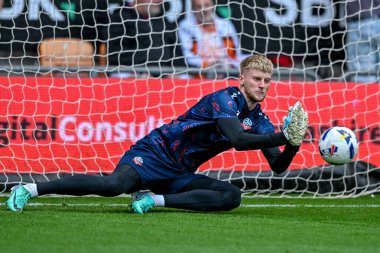 Bolton Wanderers takımından Teddy Sharman-Lowe, 30 Ağustos 2025 'te Bloomfield Road, Blackpool' da Blackpool ve Bolton Wanderers maçında