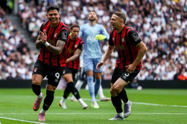 AFC Bournemouth takımından Evanlison, Premier League maçında Tottenham Hotspur 'a karşı Bournemouth Tottenham Hotspur Stadyumu, Londra, Birleşik Krallık' ta 30 Ağustos 2025 'te oynanan maçta 0-1' lik galibiyet golünü kutluyor.