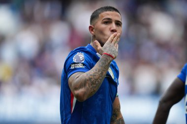 Chelsea 'den Enzo Fernnndez, 30 Ağustos 2025' te Stamford Bridge, Londra 'da oynanan Premier League karşılaşmasında Chelsea ile Fulham arasındaki maçı 2-0 kazanmayı kutluyor.