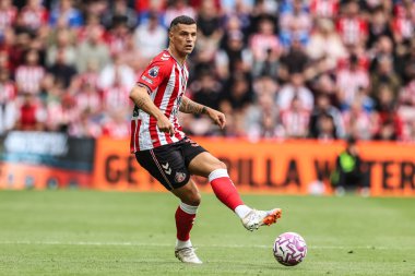 Sunderland 'dan GranitXhaka, 30 Ağustos 2025' te İngiltere 'nin Sunderland kentinde oynanan Premier League karşılaşmasında topu geçti.