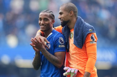 Chelsea 'den Joao Pedro ve Chelsea' den Robert Snchez Premier League maçından sonra Chelsea Fulham 'a karşı Stamford Bridge, Londra, İngiltere, 30 Ağustos 2025