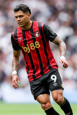 AFC Bournemouth takımından Evanlison, 30 Ağustos 2025 'te Tottenham Hotspur ile Bournemouth arasında oynanan Premier League maçı sırasında Londra' daki Tottenham Hotspur Stadyumu 'nda maç yapıyor.