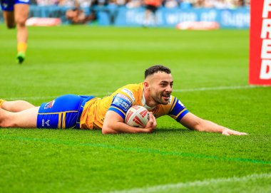 Leeds Rhinos takımından Jake Connor, 30 Ağustos 2025 'te MKM Stadyumu' nda oynanan 24. Betfred Süper Lig karşılaşmasında Leeds Rhinos 'a karşı oynuyor.