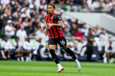 AFC Bournemouth takımından Marcus Tavernier, 30 Ağustos 2025 'te Tottenham Hotspur' a karşı Bournemouth Premier Lig karşılaşmasında Londra 'daki Tottenham Hotspur Stadyumu' nda maç yapıyor.