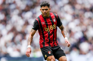 AFC Bournemouth takımından Evanlison, 30 Ağustos 2025 'te Tottenham Hotspur ile Bournemouth arasında oynanan Premier League maçı sırasında Londra' daki Tottenham Hotspur Stadyumu 'nda maç yapıyor.