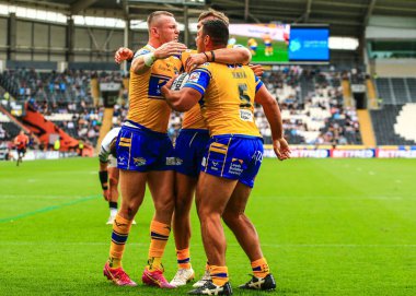 Ryan Hall of Leeds Rhinos, 30 Ağustos 2025 'te MKM Stadyumu' nda oynanan Betfred 24. Süper Lig karşılaşmasında denemesini kutluyor.