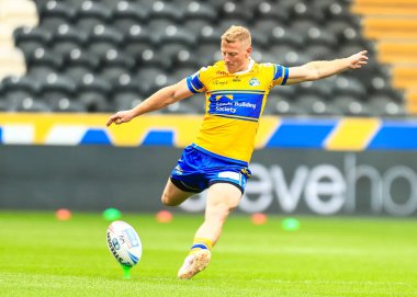 Leeds Rhinos takımından Mikoaj Oledzki, 30 Ağustos 2025 'te MKM Stadyumu' nda oynanan Betfred 24. Süper Lig karşılaşmasında ısınma turunda Hull FC, Leeds Rhinos 'a karşı.