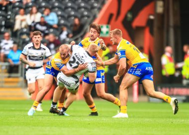 Hull FC 'den Matty Laidlaw, 30 Ağustos 2025' te MKM Stadyumu 'nda oynanan Betfred Süper Lig karşılaşmasında Leeds Rhinos takımından Jarrod O' Connor 'ı yendi.