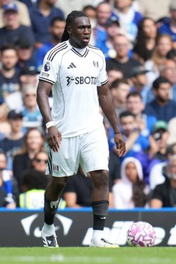 Premier Lig karşılaşmasında topu Fulham 'dan Calvin Bassey' e Stamford Bridge, Londra 'da Chelsea' ye karşı, 30 Ağustos 2025