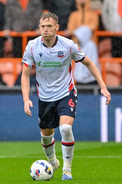 Bolton Wanderers takımından George Johnston 30 Ağustos 2025 'te Bloomfield Road, Blackpool' da Blackpool ve Bolton Wanderers maçında