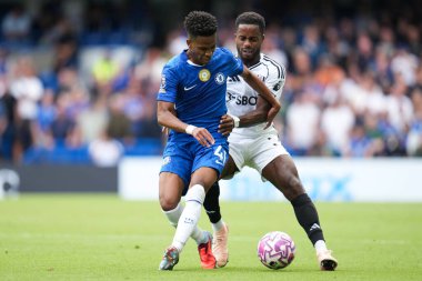 Chelsea 'den Estevao ve Fulham' dan Ryan Sessegnon Premier League maçında Chelsea Fulham 'a karşı Stamford Bridge, Londra, Birleşik Krallık, 30 Ağustos 2025