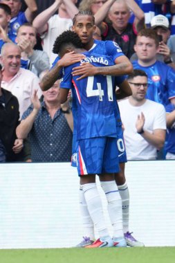 Chelsea 'den Joao Pedro ve Chelsea' den Estevao, 30 Ağustos 2025 'te Stamford Bridge, Londra' da oynanan Chelsea-Fulham Premier Lig karşılaşmasında açılış golünü kutladılar.