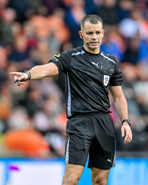 Hakem Tom Nield, Sky Bet Ligi 1 karşılaşmasında Bloomfield Road, Blackpool 'da Blackpool' a karşı, 30 Ağustos 2025