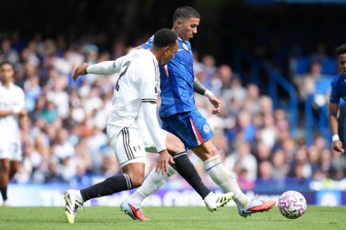 Chelsea 'li Enzo Fernnndez, 30 Ağustos 2025' te Londra 'daki Stamford Bridge' de oynanan Premier League karşılaşmasında pas attı.