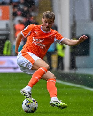 Blackpool takımından Emil Hansson, Blackpool Ligi 1 maçında Blackpool Bolton Wanderers 'a karşı, Bloomfield Road, Blackpool, İngiltere, 30 Ağustos 2025