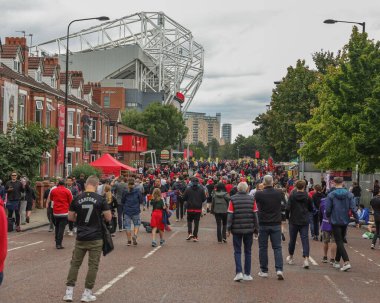 Manchester United taraftarları 30 Ağustos 2025 'te Old Trafford, Manchester, İngiltere' de oynanan Premier League maçında Manchester United ve Burnley maçına geldiler.