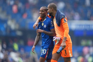 Chelsea 'den Robert Snchez ve Chelsea' den Joao Pedro Premier League maçından sonra Chelsea Fulham 'a karşı Stamford Bridge, Londra, İngiltere, 30 Ağustos 2025