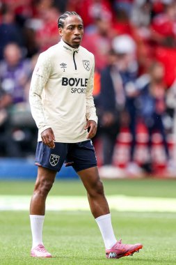 West Ham United takımından Kyle Walker-Peters, Nottingham Forest 'a karşı City Ground, Nottingham, Birleşik Krallık' ta 31 Ağustos 2025 'te oynanan Premier League maçı öncesinde ısındı.