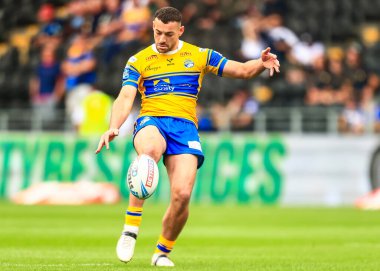 Leeds Rhinos takımından Jake Connor 24. Betfred Süper Lig karşılaşmasında Hull FC, Leeds Gergedan 'a karşı MKM Stadyumu, Hull, Birleşik Krallık' ta 30 Ağustos 2025