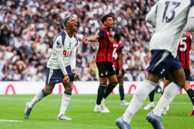 Tottenham Hotspur 'dan Wilson Odobert, Premier League maçında Tottenham Hotspur' a karşı Bournemouth 'un 30 Ağustos 2025' te Londra 'daki Tottenham Hotspur Stadyumu' nda kaybettiği bir şans sonrasında tepki gösterdi.