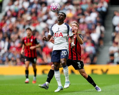 Tottenham Hotspur 'dan Mohammed Kudus, 30 Ağustos 2025' te Tottenham Hotnemouth, Londra 'daki Tottenham Hotspur Stadyumu' nda oynanan Premier League karşılaşmasında AFC Bournemouth takımından Adrien Truffert tarafından baskı altına alındı.