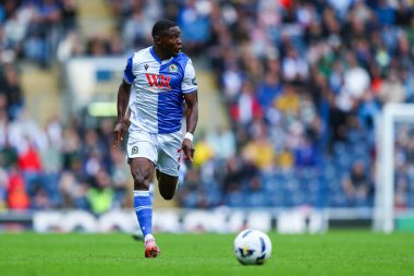 Blackburn Rovers takımından Augustus Kargbo 30 Ağustos 2025 'te Blackburn, İngiltere' deki Ewood Park 'ta oynanan Blackburn Rovers - Norwich City maçında topu ayaklarının dibine aldı.