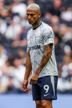 Tottenham Hotspur 'dan Richarlison, Premier League maçından önce Tottenham Hotspur' a karşı Bournemouth Tottenham Hotspur Stadyumu 'nda 30 Ağustos 2025' te ısındı.