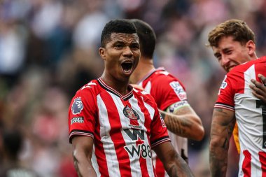 Sunderland takımından Reinildo Mandava, 30 Ağustos 2025 'te İngiltere' nin Sunderland şehrinde oynanan Premier League karşılaşmasında zaferi kutluyor.