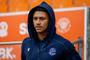 Bolton Wanderers takımından Chris Forino 30 Ağustos 2025 'te Bloomfield Road, Blackpool' da oynanan Blackpool-Bolton Wanderers maçından önce sahaya çıktı.