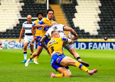 Hull FC 'den Zak Hardaker, Leeds Rhinos' tan Harry Newman tarafından 30 Ağustos 2025 'te MKM Stadyumu' nda oynanan Betfred 24. Süper Lig karşılaşmasında yenildi.