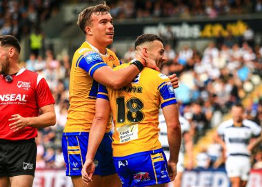 Leeds Rhinos takımından Jake Connor, 30 Ağustos 2025 'te MKM Stadyumu' nda oynanan 24. Betfred Süper Lig karşılaşmasında Hull FC ve Leeds Rhinos maçını kutluyor.