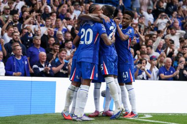 Chelsea 'li oyuncular Chelsea Premier Lig maçında Chelsea' ye karşı Fulham maçında Chelsea 'li Enzo Fernnndez' i 30 Ağustos 2025 'te Stamford Bridge, Londra' da andılar.