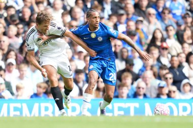 Chelsea 'li Joao Pedro, 30 Ağustos 2025' te Stamford Bridge, Londra 'da oynanan Premier League karşılaşmasında Fulham' lı Sander Berge 'i geride bıraktı.