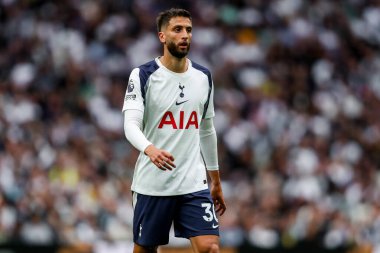 Tottenham Hotspur 'dan Rodrigo Bentancur, Premier Lig maçında Tottenham Hotspur' a karşı Bournemouth Tottenham Hotspur Stadyumu 'nda 30 Ağustos 2025' te seyrediyor.