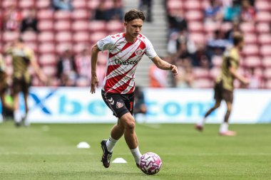 Sunderland 'dan Chris Rigg Premier League maçında ısınma turunda Sunderland, Brentford' a karşı Stadium Of Light, Sunderland, İngiltere, 30 Ağustos 2025