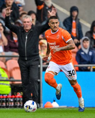 Blackpool 'dan Danny Imray, Sky Bet Ligi 1 maçında Bloomfield Road, Blackpool' da Bolton Wanderers 'a karşı, 30 Ağustos 2025