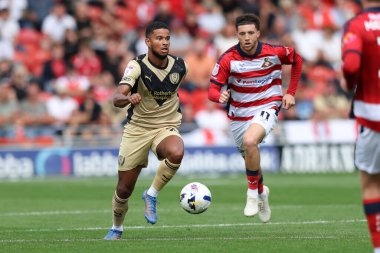 Denzel Hall of Rotherham United, Doncaster Rotherham United maçında 30 Ağustos 2025 'te Eco-Power Stadyumu' nda Doncaster Rotherham United maçına saldırdı.