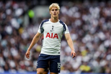Tottenham Hotspur 'dan Lucas Bergvall, Premier League maçında Tottenham Hotspur' a karşı Bournemouth Tottenham Hotspur Stadyumu, Londra, İngiltere, 30 Ağustos 2025