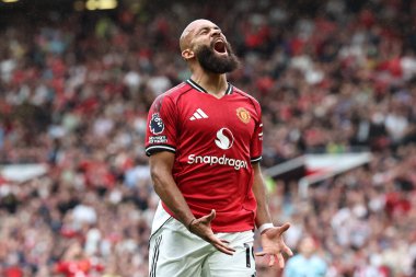 Manchester United 'dan Bryan Mbeumo 30 Ağustos 2025' te Old Trafford, Manchester, İngiltere 'de oynanan Premier League maçında kaçırdığı gol sonucu tepki gösterdi.